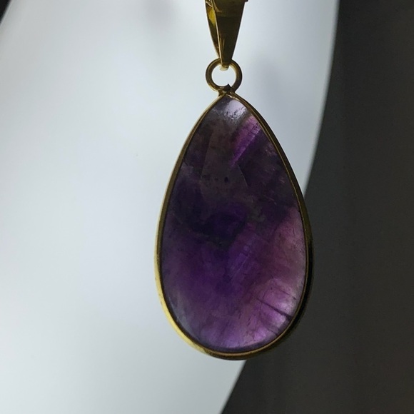 Women’s gold tone purple teardrop statement necklace - Picture 3 of 9